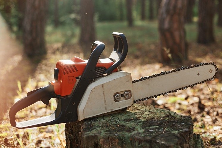 petrol chainsaw